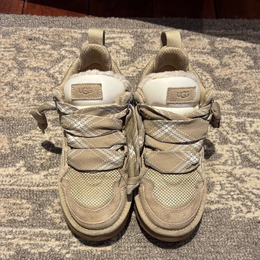 UGG Women’s lowmel sneakers in color sand - Picture 1 of 4
